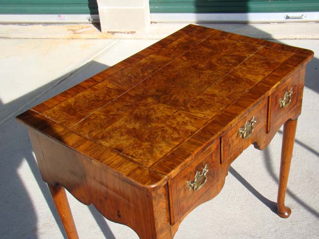 An English Queen Anne period walnut veneered dressing table circa 1710 — image 2